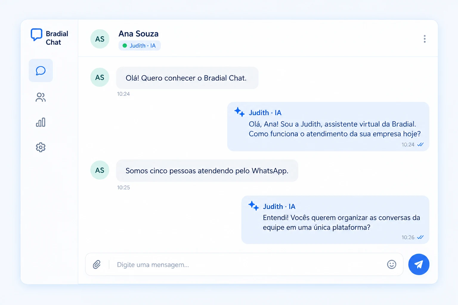 Judith conversa com uma cliente, identifica a necessidade e faz perguntas de qualificação.